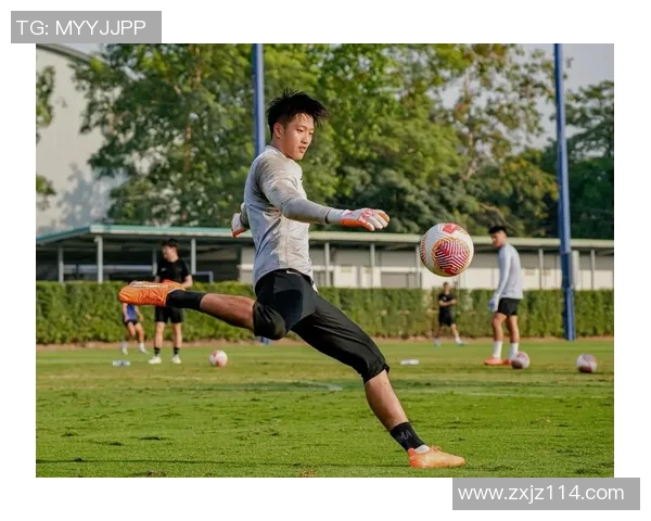 泰国足球明星黄毛球员的身份揭秘与成就分析